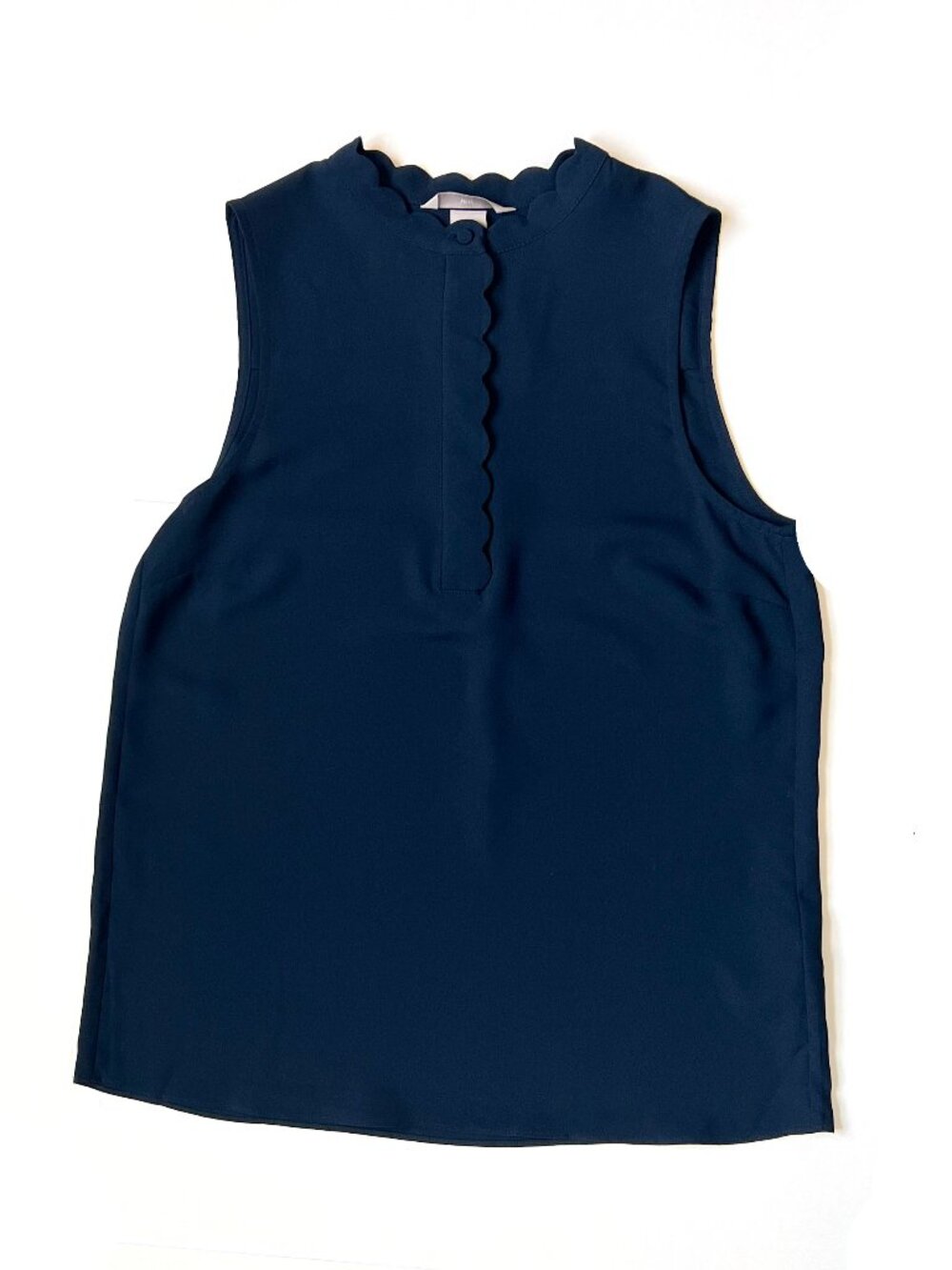 NWT H&M Crepe Scalloped Trimmed Sleeveless Blouse, Size 2